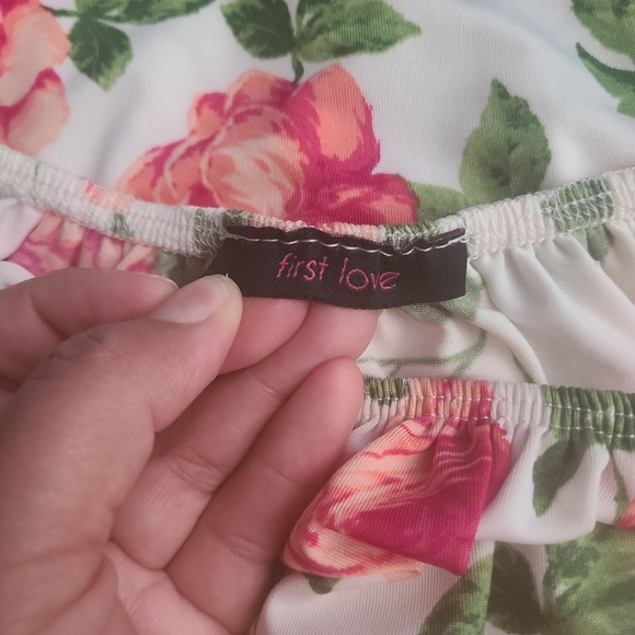 Beautiful Floral Top Size 1X - Picture 3 of 4